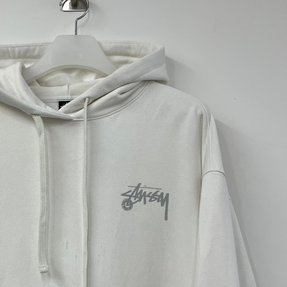 스투시 디자인스 백로고 화이트 후드티 상품이미지4