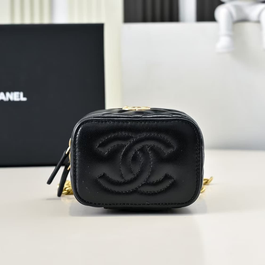 샤넬 스몰 체인 코스메틱 케이스 램스킨 & 골드 메탈 블랙 내부 거울  상품이미지8