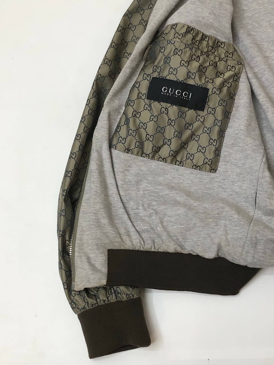 Gucci 구찌 로고 패턴 윈드 브레이커  Price : 558,000  상품이미지5