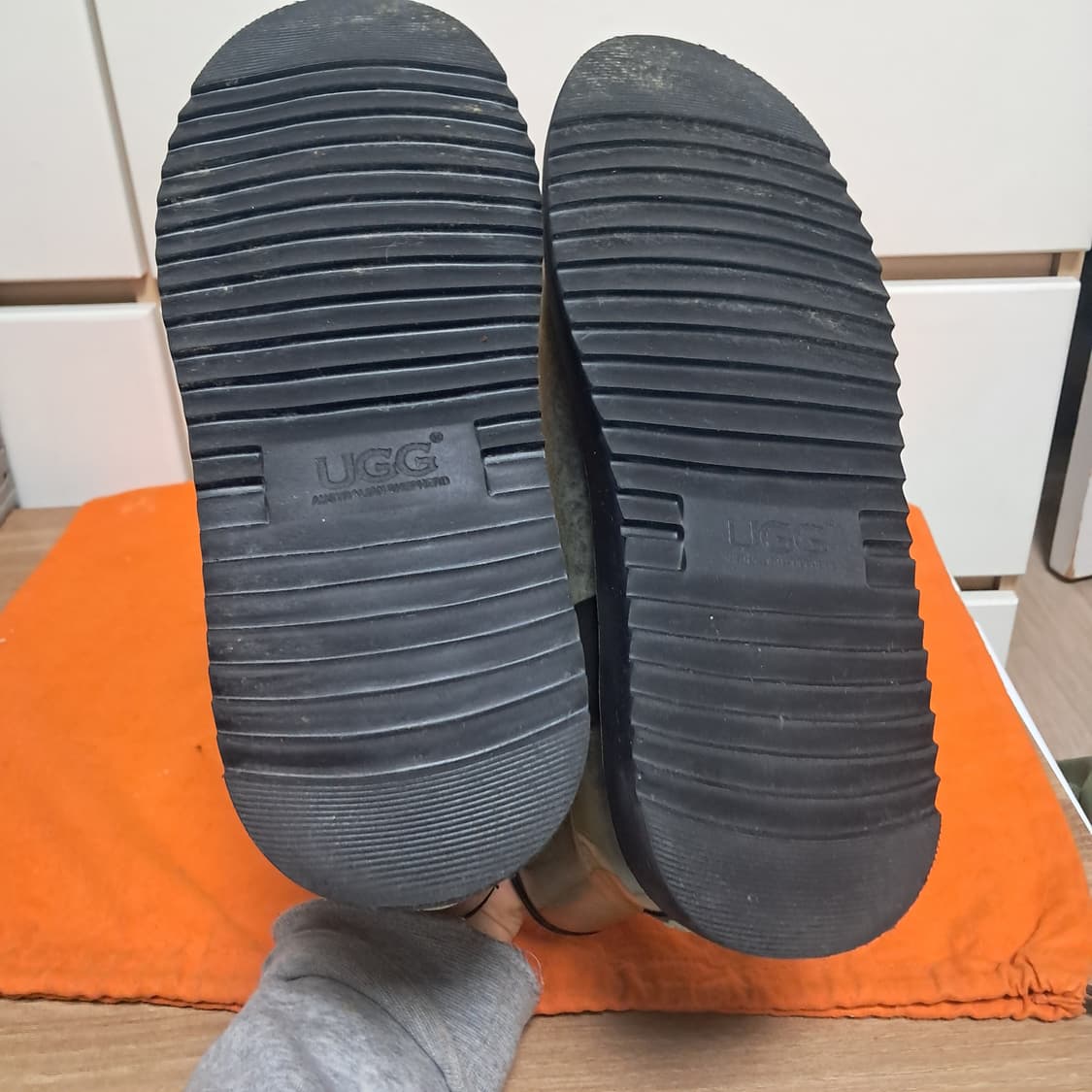 UGG 어그 클리어 부츠 블랙 US7 (230~발볼 좁은240) 상품이미지4