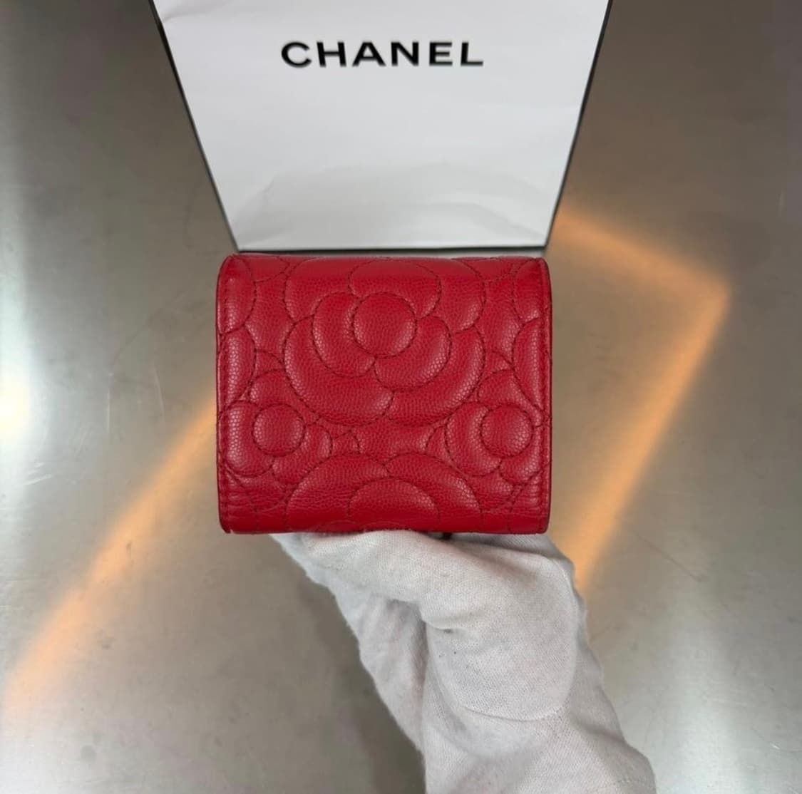 [리오브전포점] 샤넬 까멜리아 캐비어 레더 컴팩트 중지갑 상품이미지3