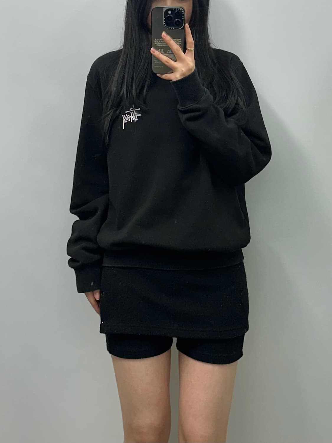 스투시 스탁로고 블랙 맨투맨 상품이미지1