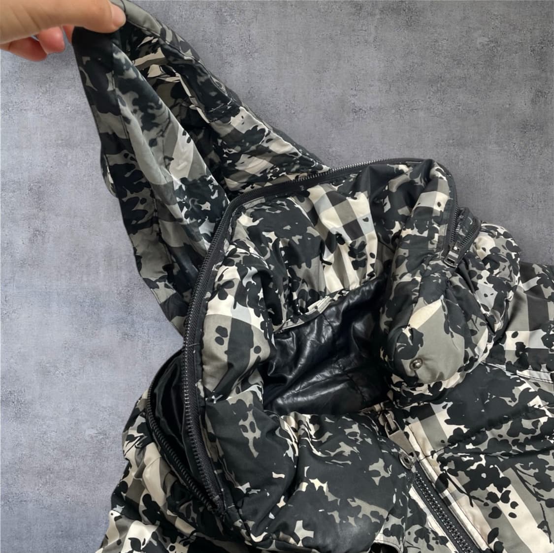 블랙 아이보리 플로럴 체크 패턴 하이넥 패딩 자켓 (UK 8) 상품이미지6