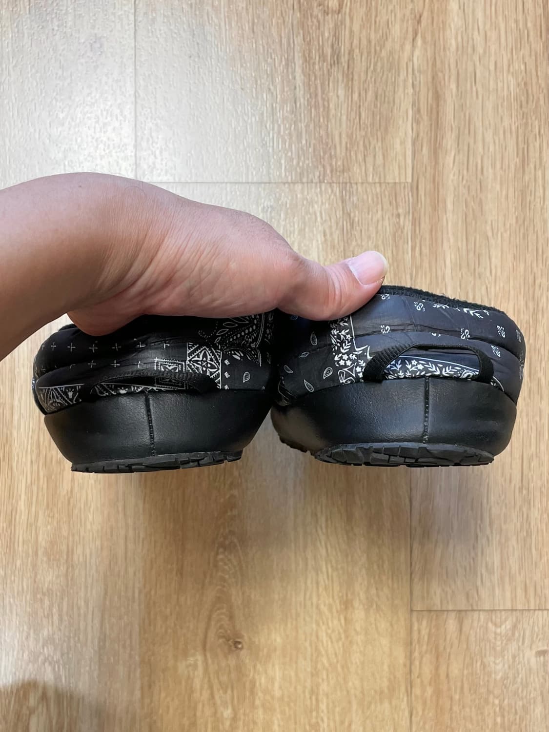 택포) 노스페이스 페이즐리 패턴 눕시 뮬 패딩 슈즈 상품이미지2