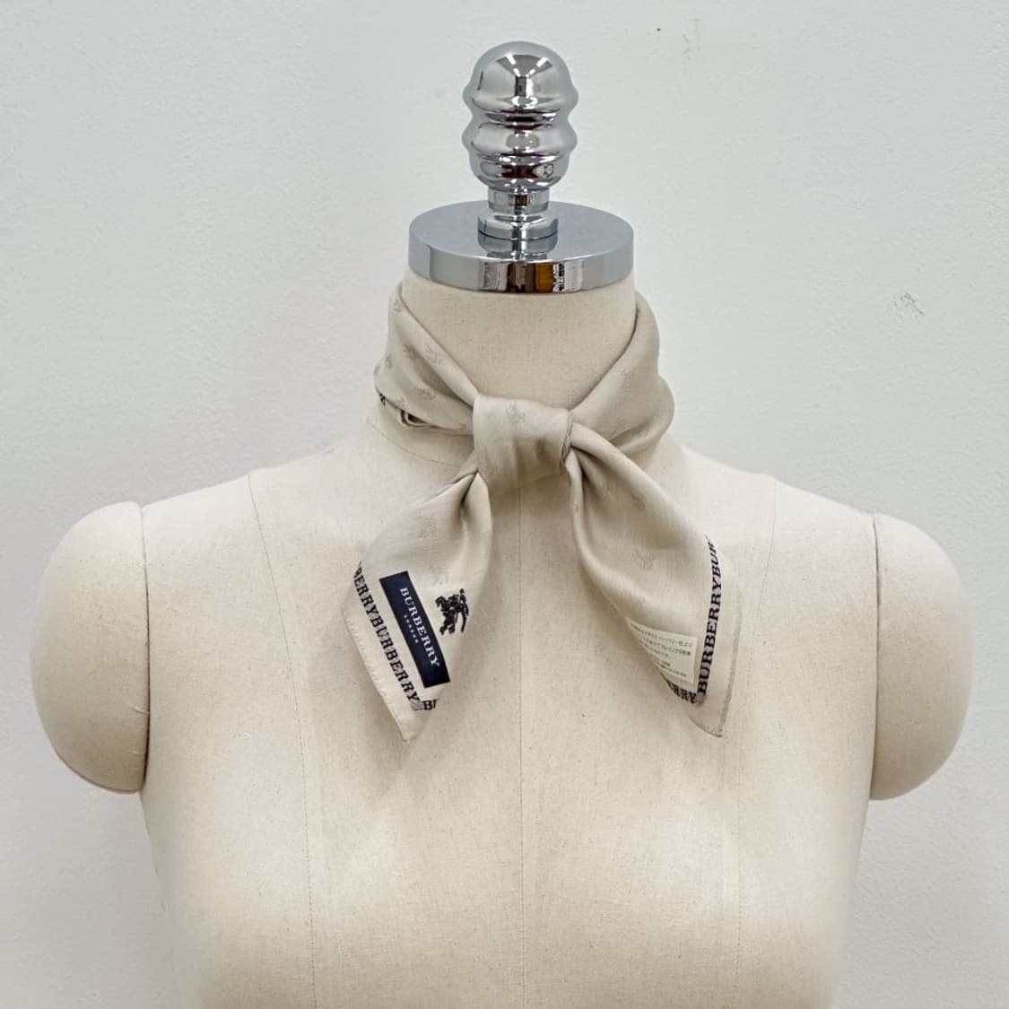 (새상품) burberry/ 버버리 쁘띠스카프 손수건 상품이미지8