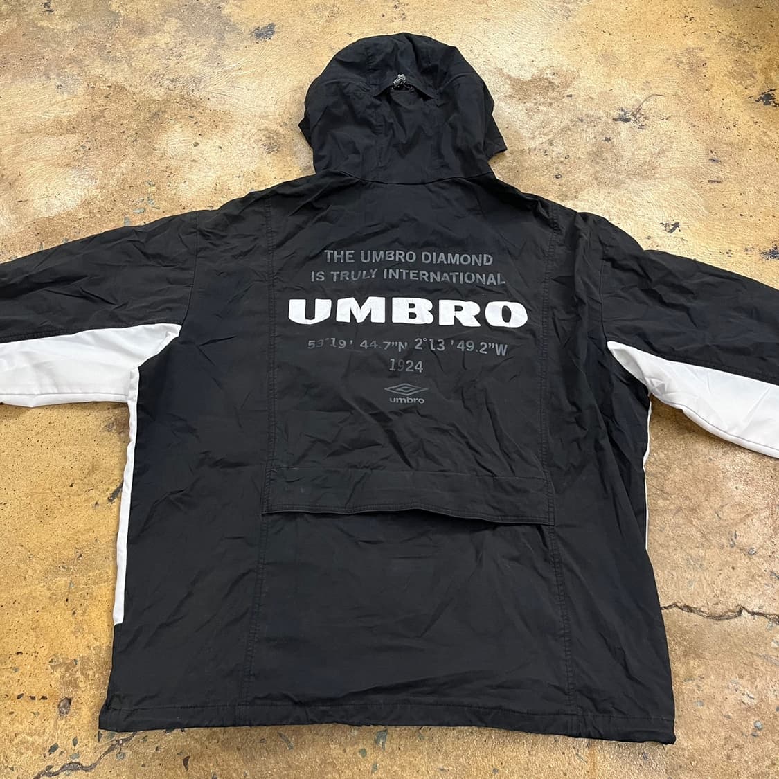 [정품/105] 엄브로 후드 바람막이 블랙화이트 b16 상품이미지4