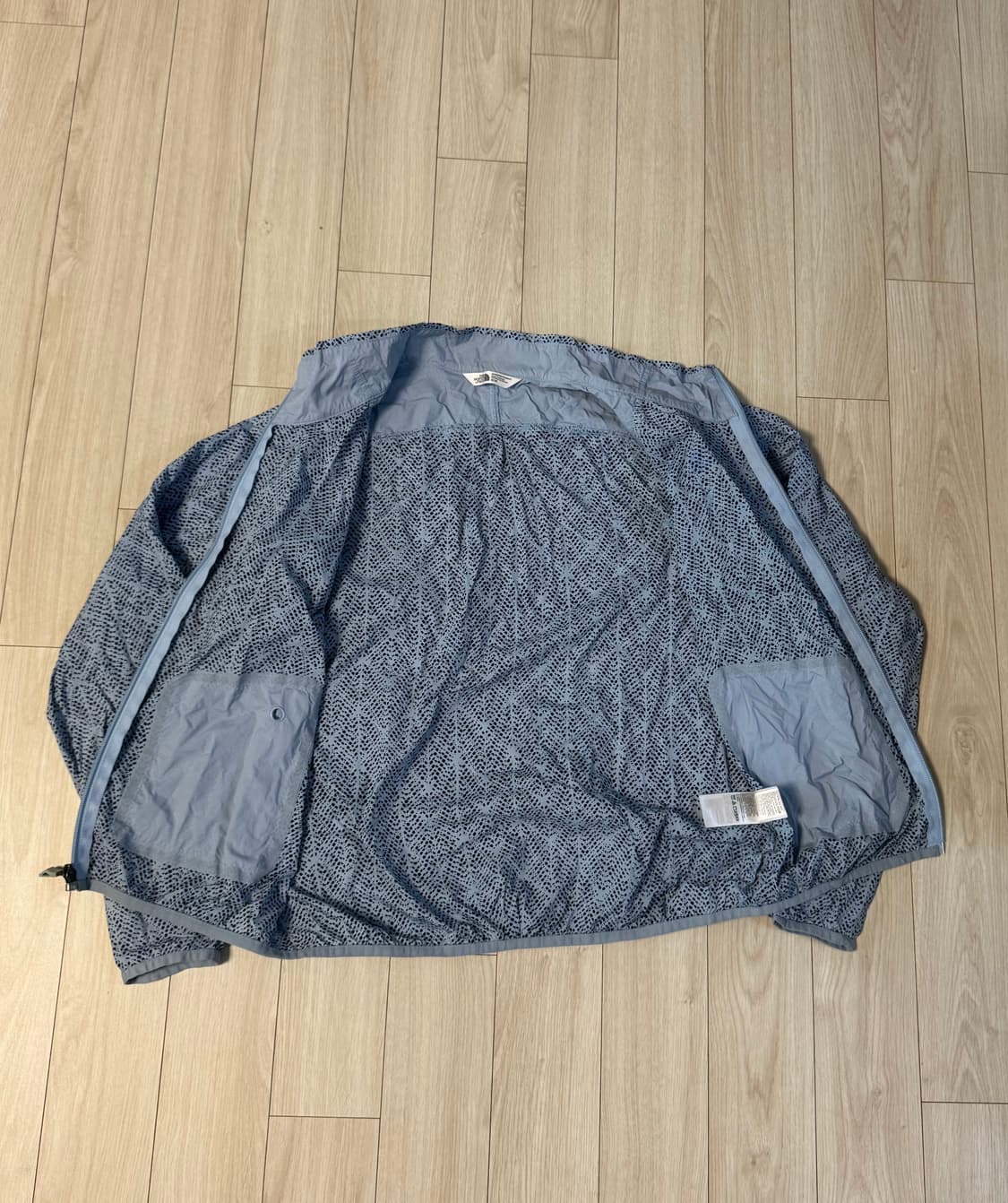 노스페이스 여성용 경량 바람마개 M 상품이미지3