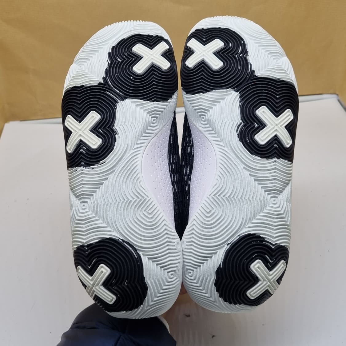 언더아머 스펀3 블랙 농구화 250. 상품이미지3