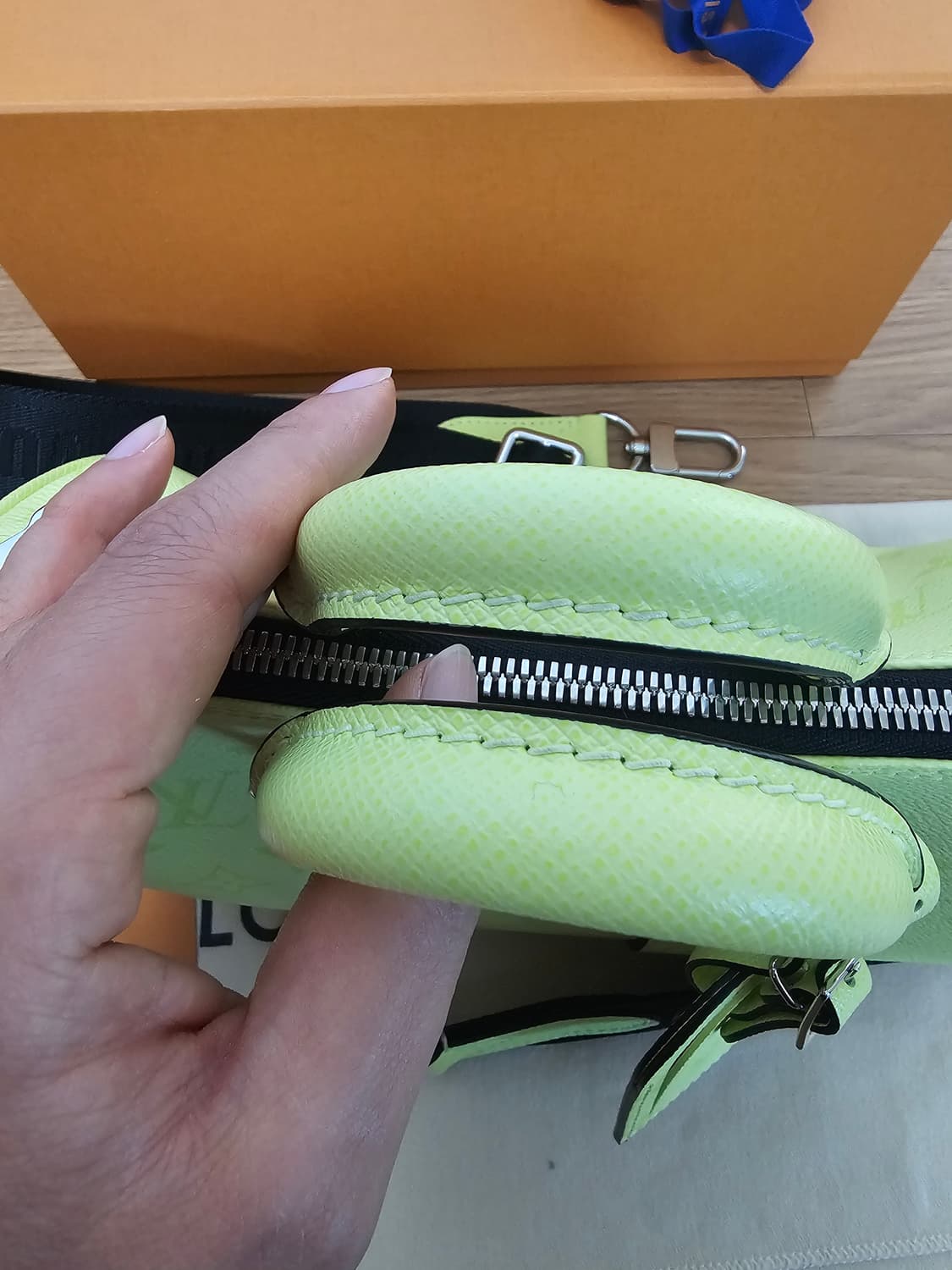 루이비통 타이가 키폴25 반둘리에 레몬형광 신형 26ss 상품이미지9