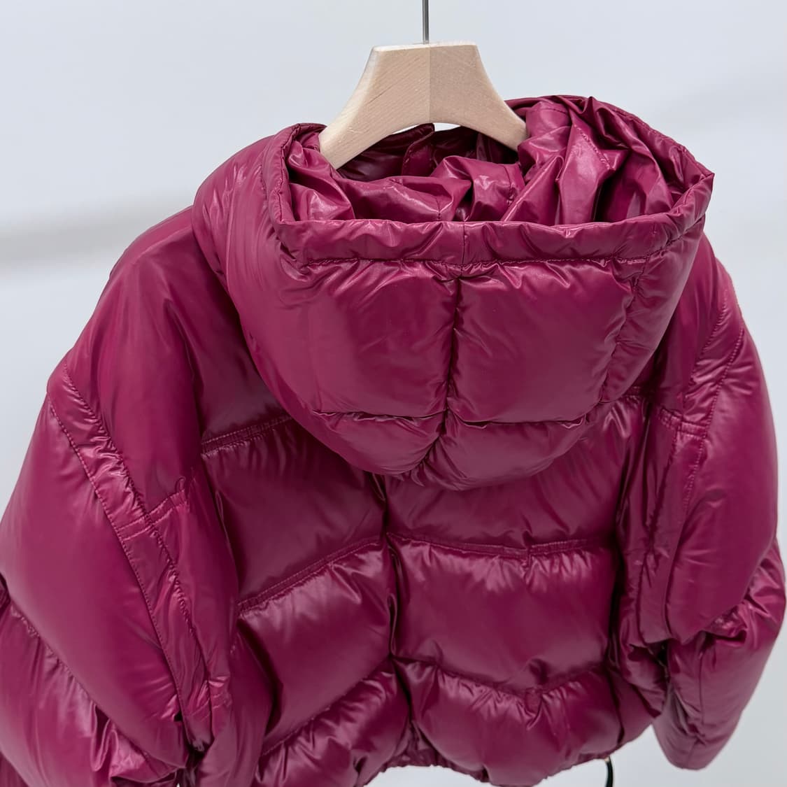 [S+급/38] 셀린느 라이트웨이트 나일론 크롭 트리옹프 여성패딩 상품이미지6