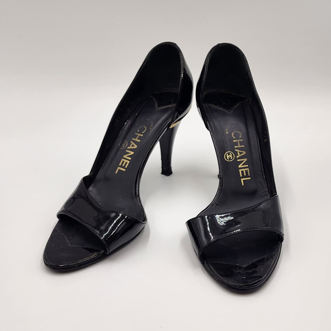 샤넬 블랙 페이던트 도르세이 CC로고 오픈토 힐 G25878 37 상품이미지1