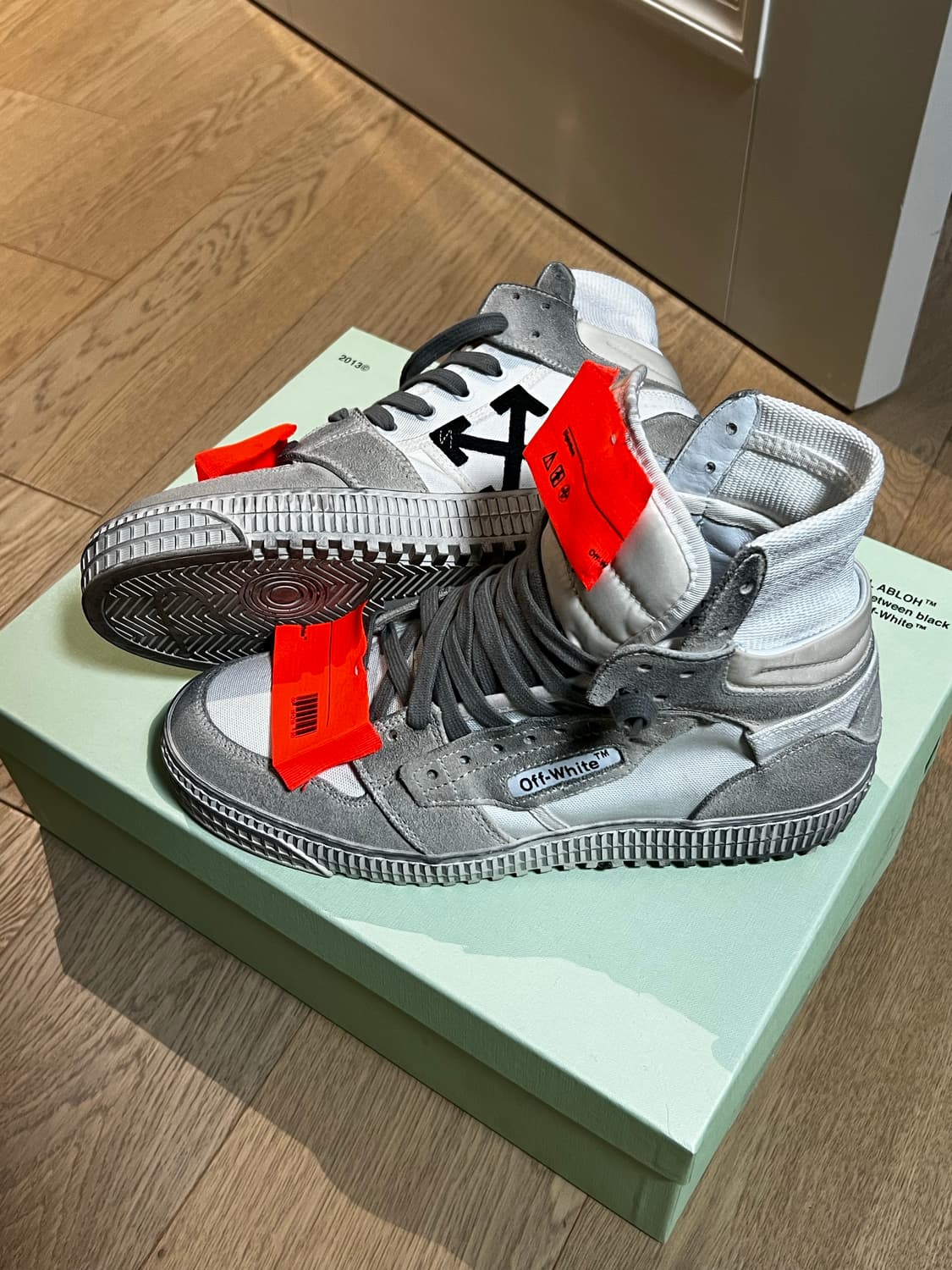 오프화이트 OFF COURT 오프코트 하이탑 스니커즈 40 사이즈 250 상품이미지1