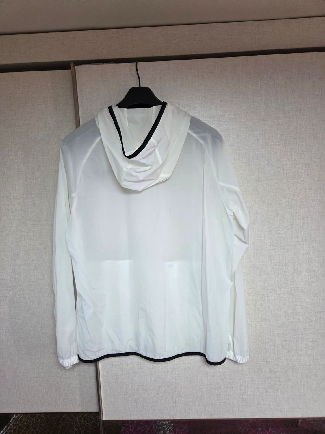 다이나핏 흰색 바람막이 후드집업105 상품이미지4