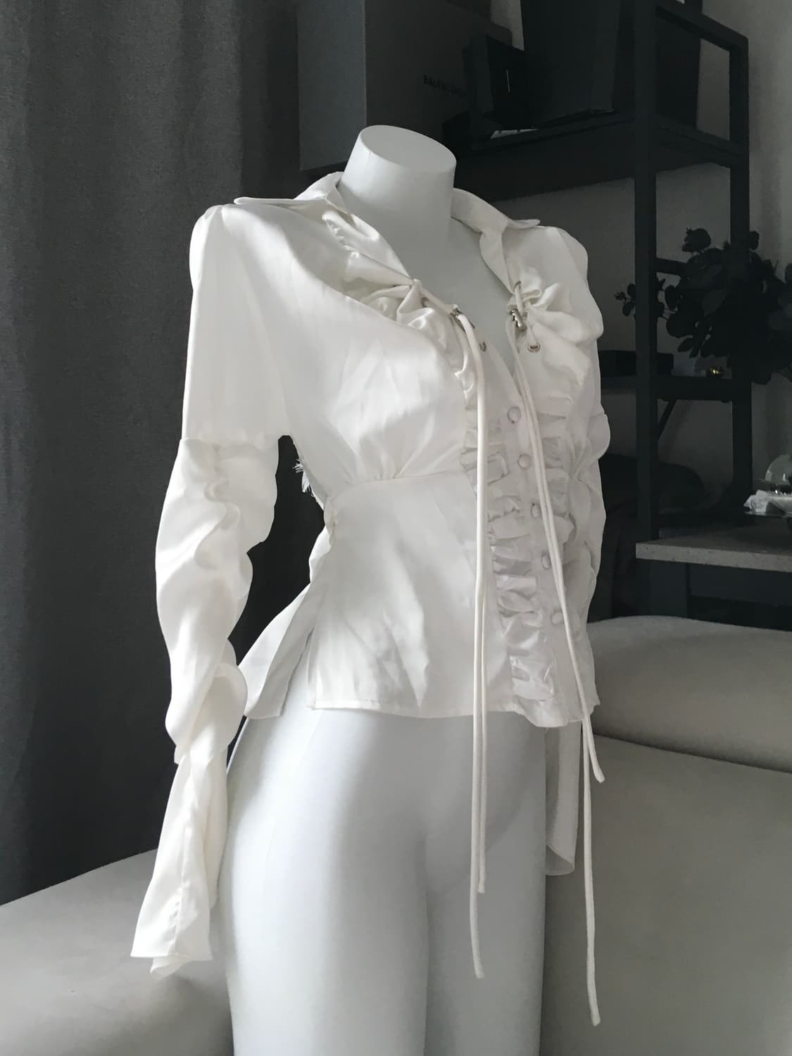 ༒ Back lace point shirring blouse 상품이미지3