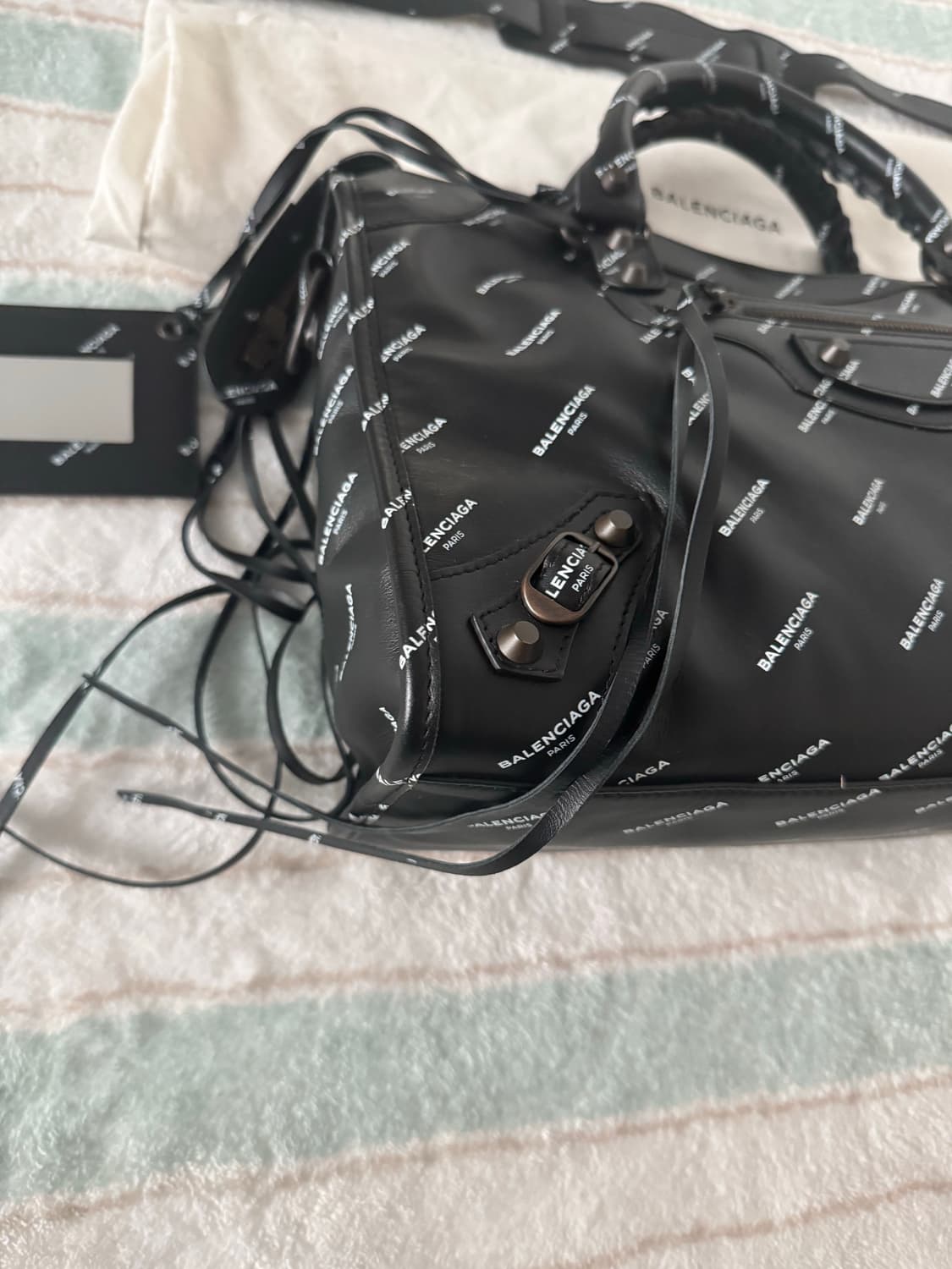 발렌시아가 모터백 미듐 블랙 상품이미지5