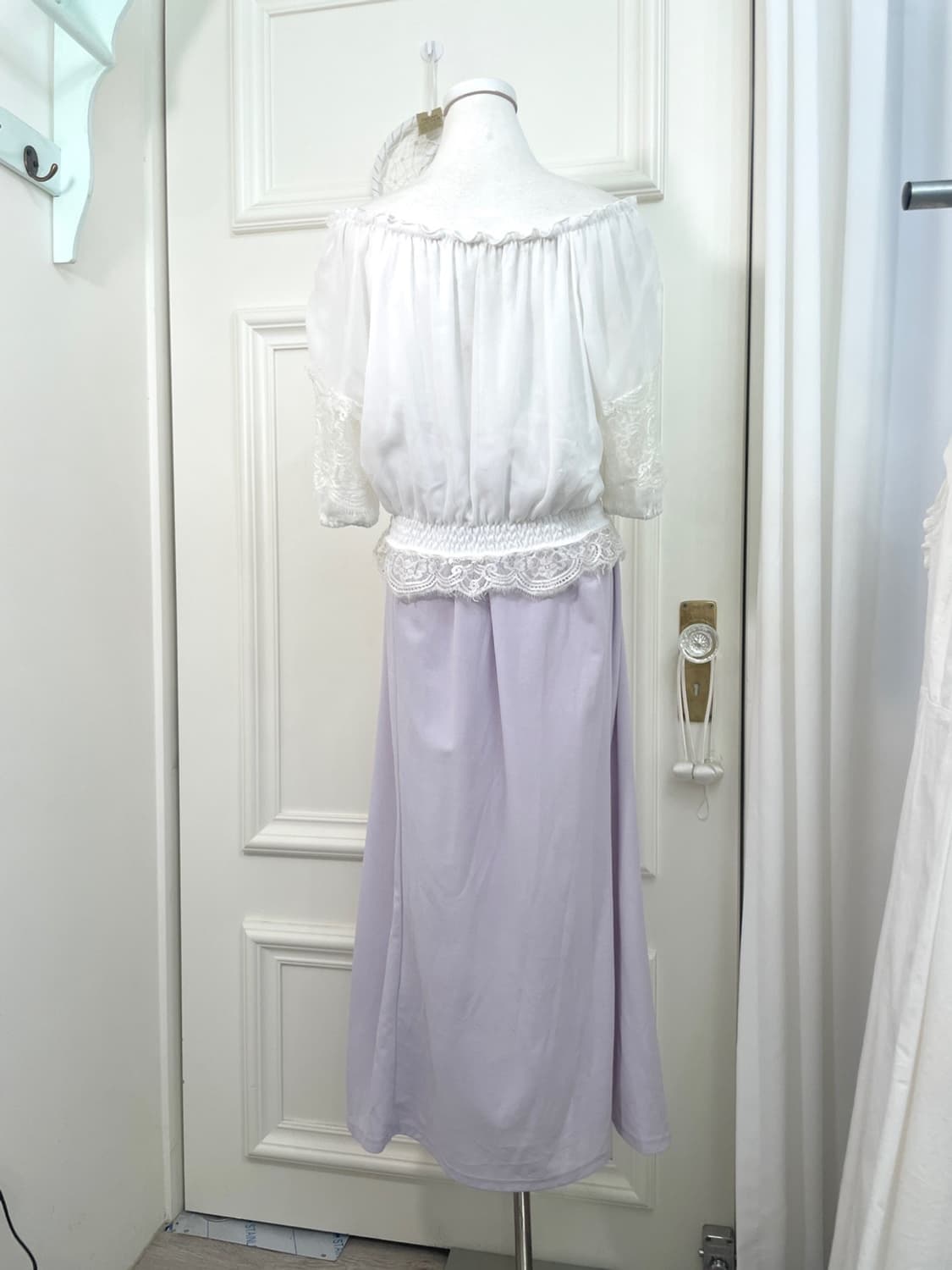 white lace trim off-shoulder blouse 상품이미지4