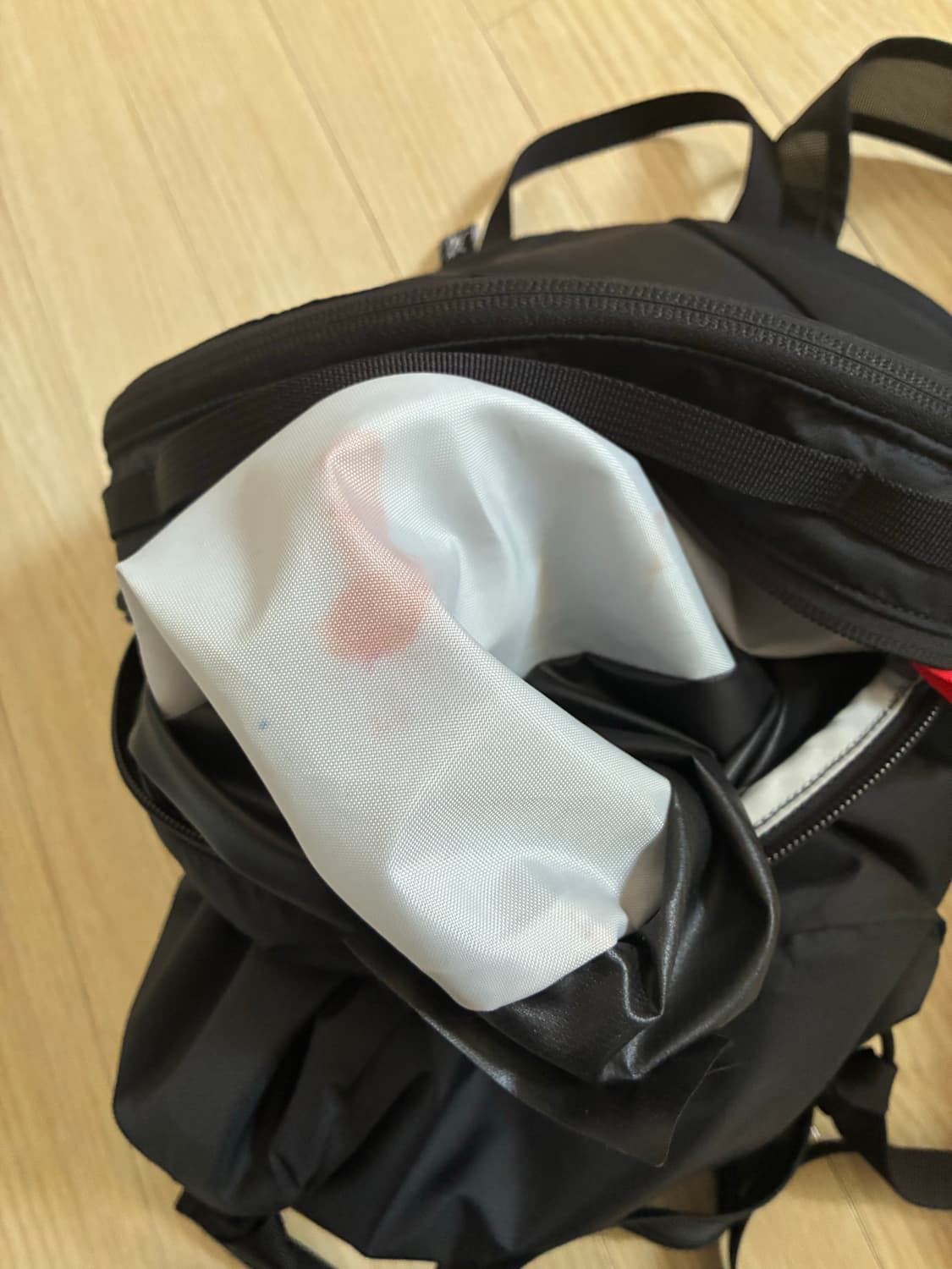 아크테릭스 헬리아드 15 블랙 백팩 상품이미지3