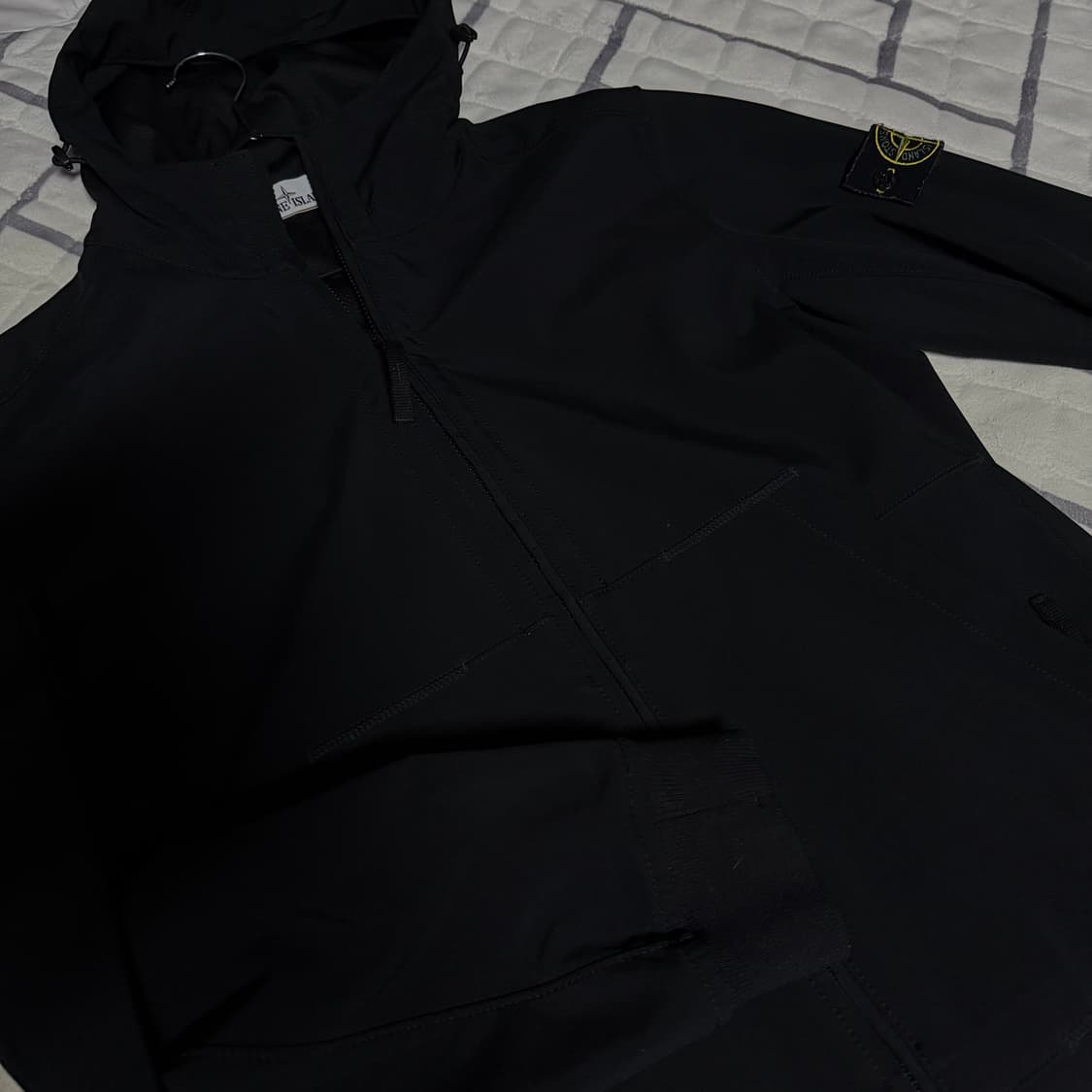 스톤 아일랜드 라이트 소프트쉘(L) 블랙 팝니다. 상품이미지3