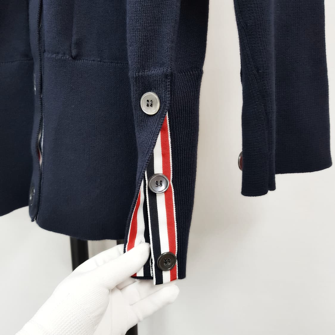 톰브라운 여성 4바 스트라이프 이그재저레이트핏 롱 가디건 FKC424A  상품이미지5