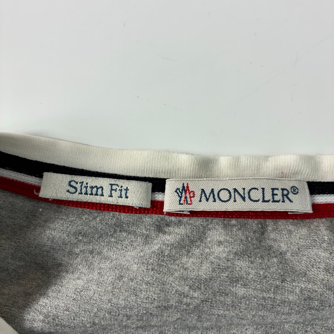 Moncler  몽클레어 슬림핏 그레이 반팔티셔츠  상품이미지3