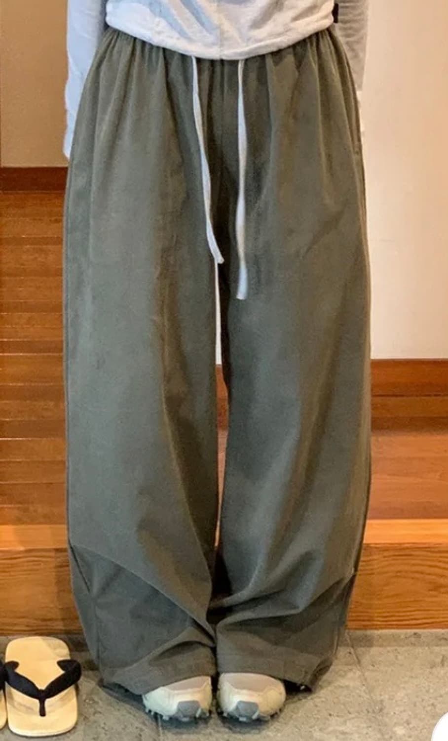 카키색 바지 상품이미지1