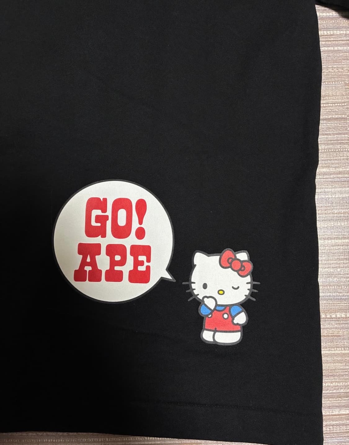급처)베이프 헬로키티 콜라보 콜리지 티셔츠 반팔 산리오 bape 140 상품이미지4
