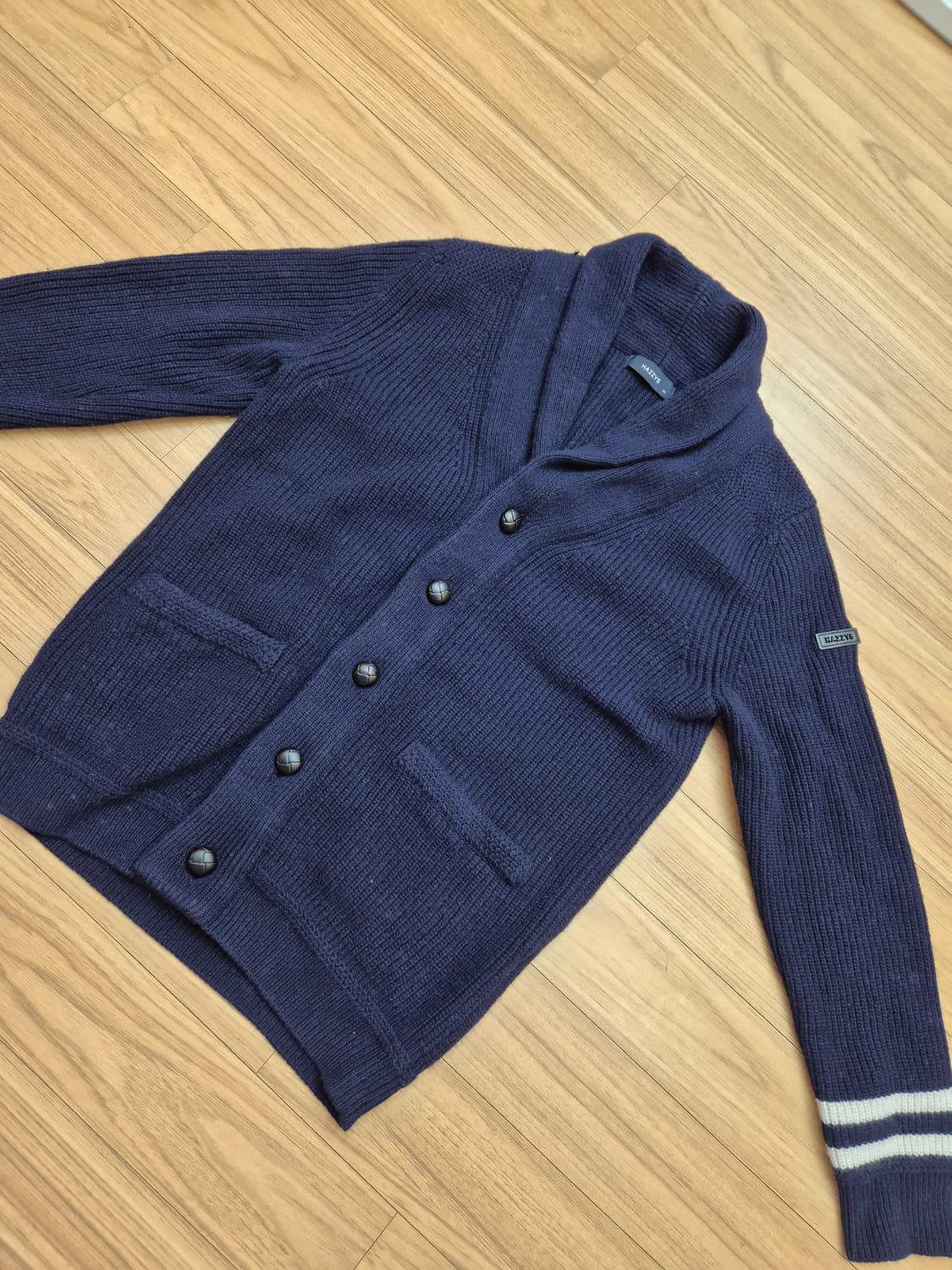 헤지스 남성 숄카라 가디건 판매합니다. 네이비 색상에 사이즈는 95입니다 상품이미지1