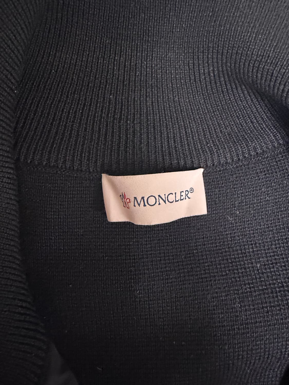 백화점판 몽클레어 김현우 블랙 니트패딩 L 상품이미지3