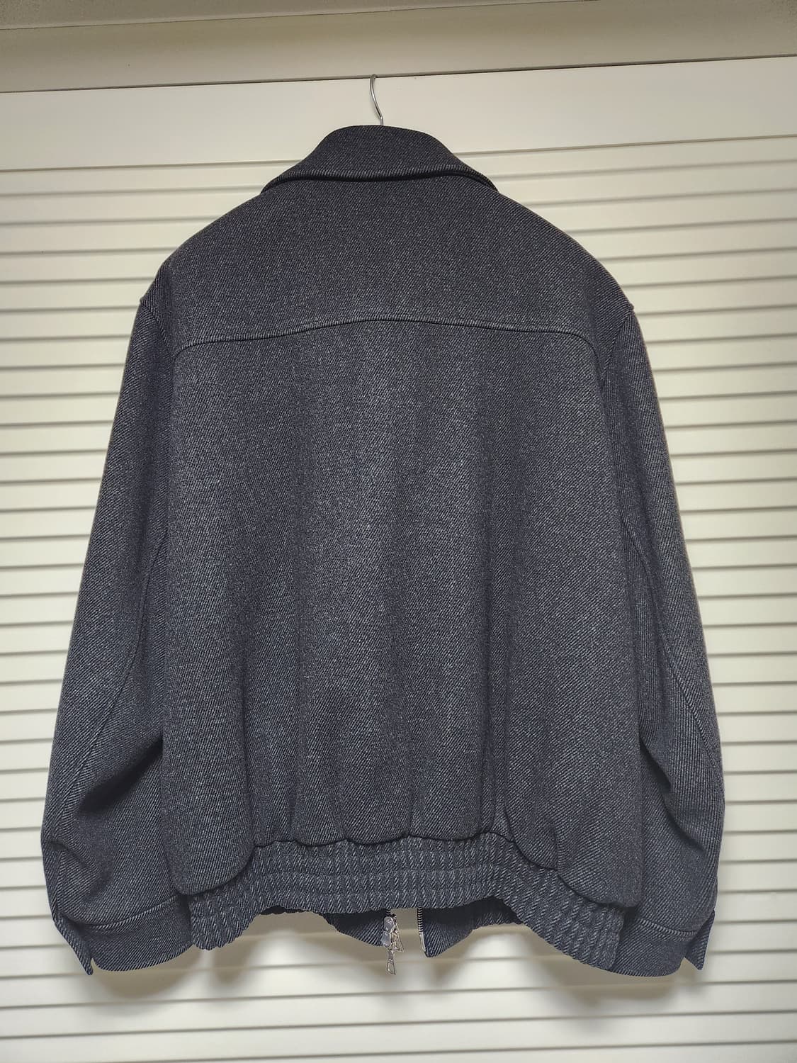 어나더오피스 볼륨 울 블루종_캐비어 상품이미지2