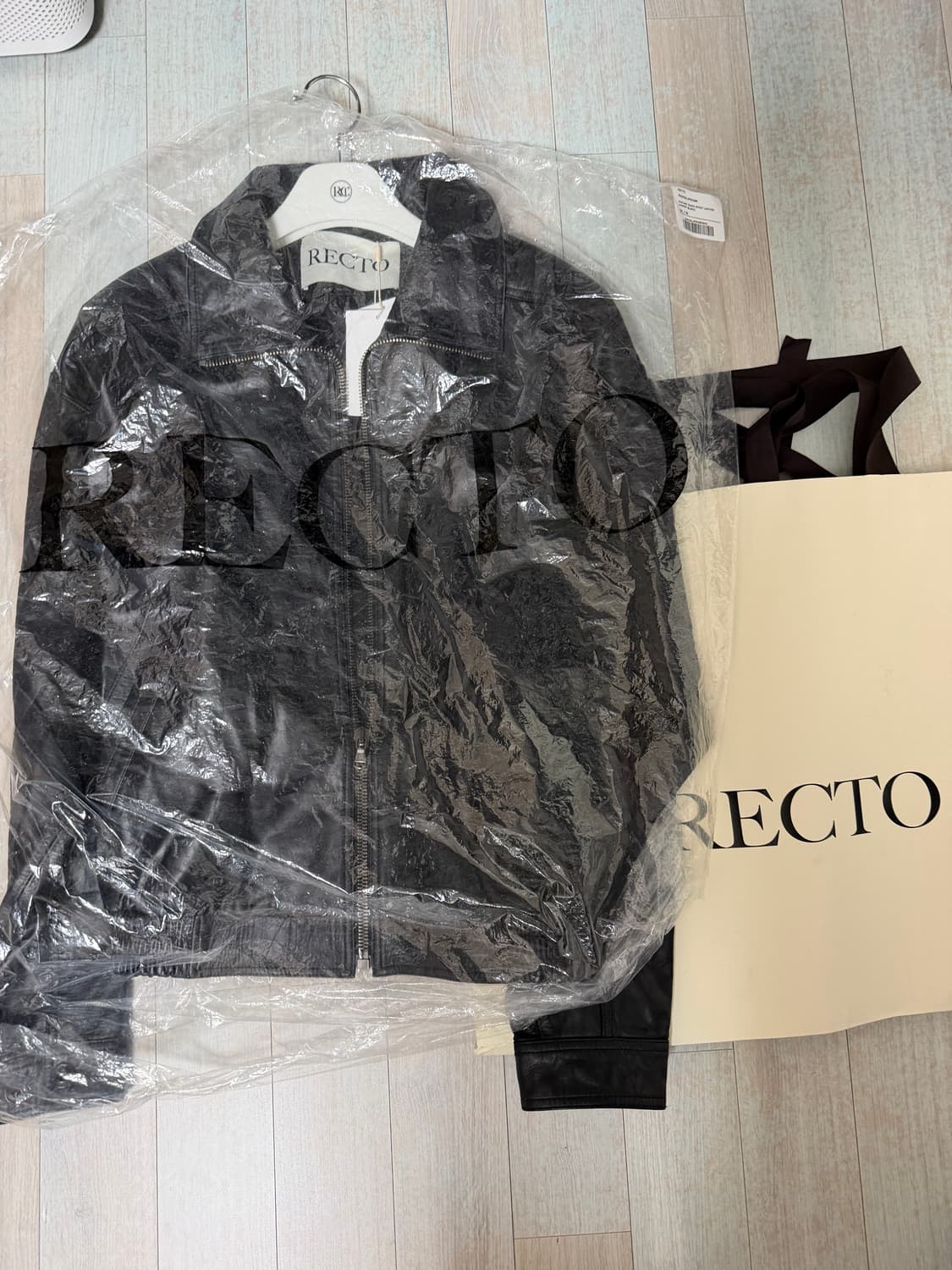 렉토 하이넥 레더 새상품 판매합니다 상품이미지1