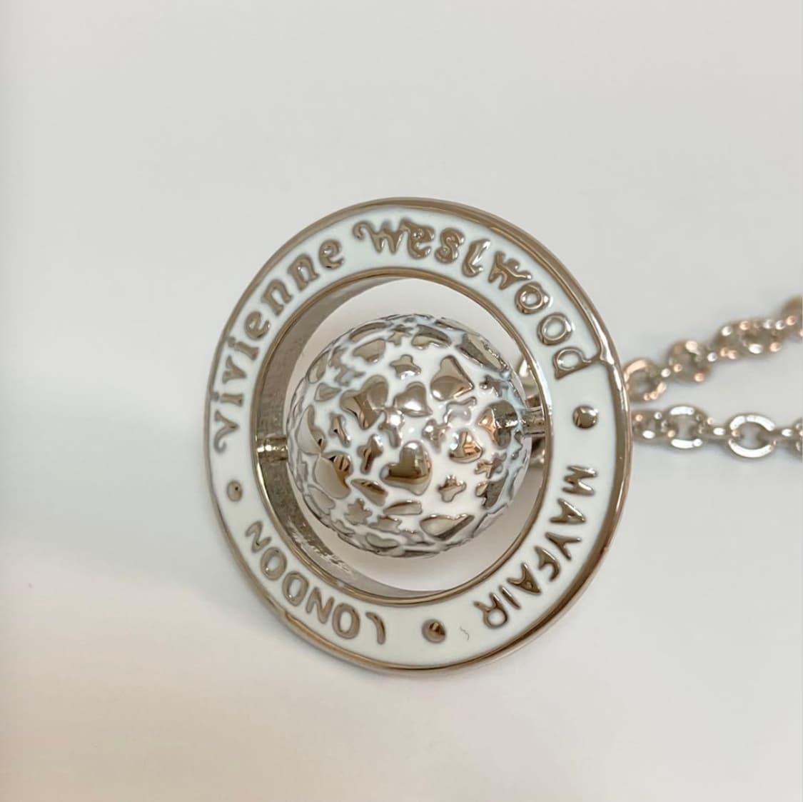 비비안웨스트우드 아카이브 화이트 orb 각인 팬던트 목걸이 상품이미지2