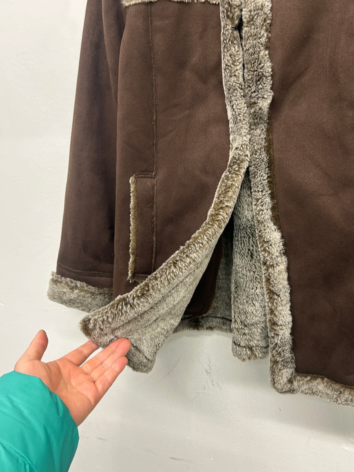 MONI 브라운 스웨이드 무스탕 코트 상품이미지3