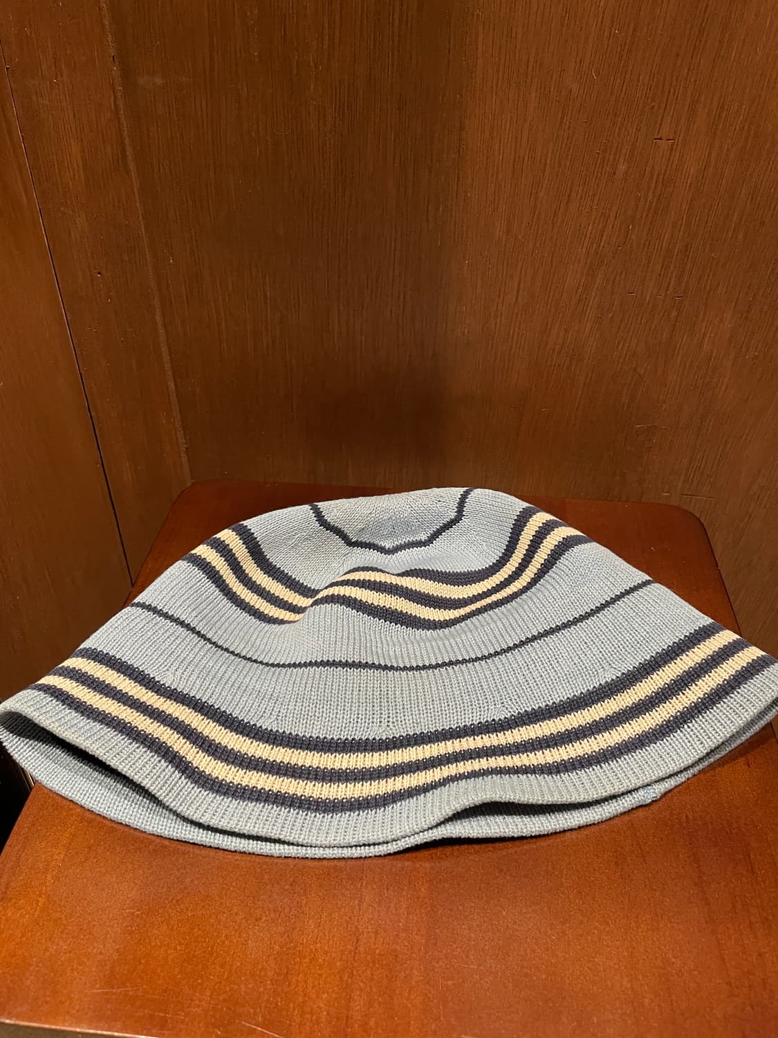 버버리 런던 블루라벨 스트라이프 니트 버킷햇 상품이미지3