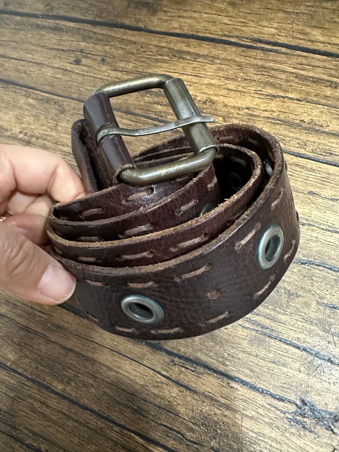 게스(GUESS) 빈티지 아일렛 통가죽 벨트 브라운 상품이미지1