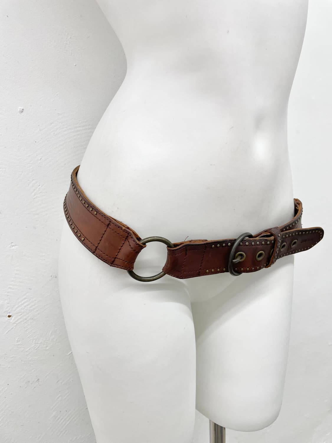 리얼레더 절개 스터드 펀칭 버클 벨트 상품이미지2