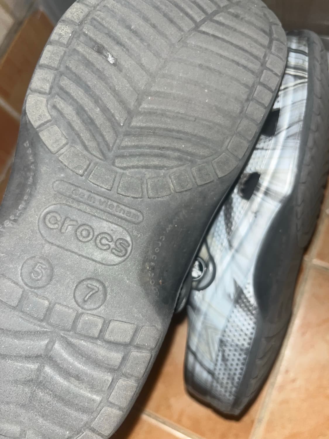 크록스 별무늬 클래식 디스코 클로그 240 상품이미지5