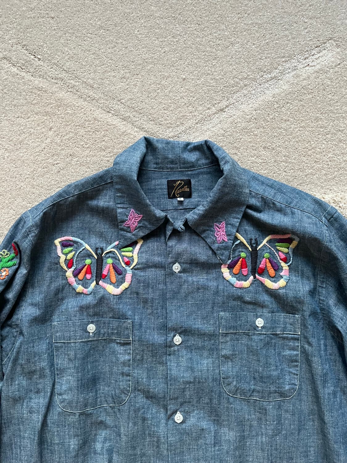 니들스 핸드메이드 자수 샴브레이 셔츠 (103-105) 상품이미지3