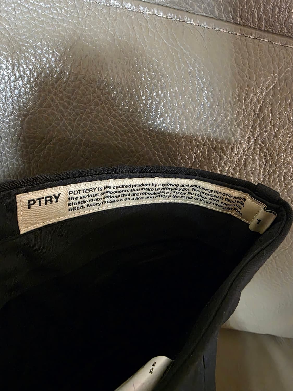 [1]포터리 파인 울 원 플리츠 테이퍼드 팬츠 다크 네이비 상품이미지5