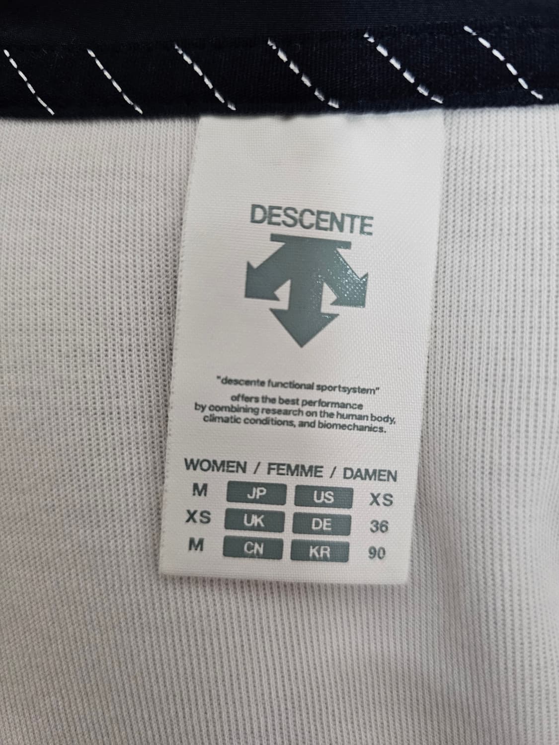 데상트 여성 아노락 90 상품이미지3