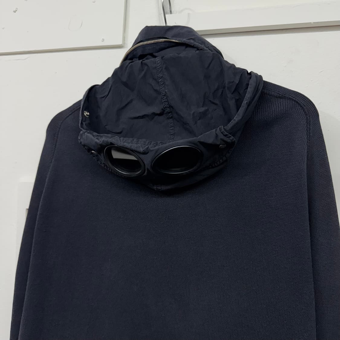 씨피컴퍼니 고글 니트집업 상품이미지3