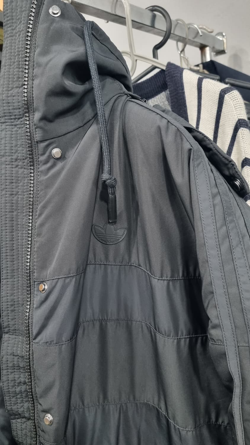 adidas 여성 검정색 파카 루즈핏 s사이즈(가슴단면70) 상태좋아요~ 상품이미지4