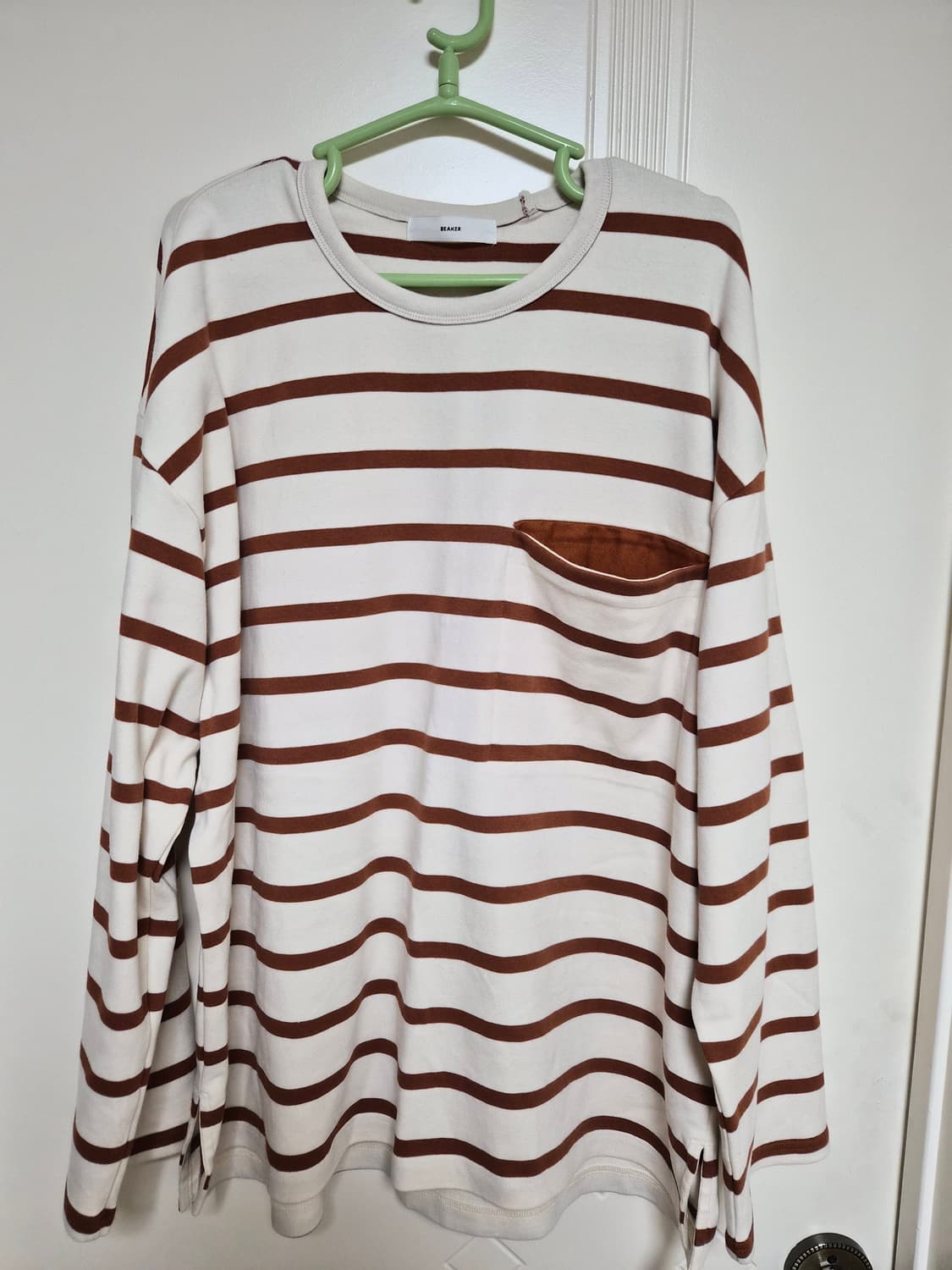 비이커 롱슬리브 티셔츠 상품이미지1