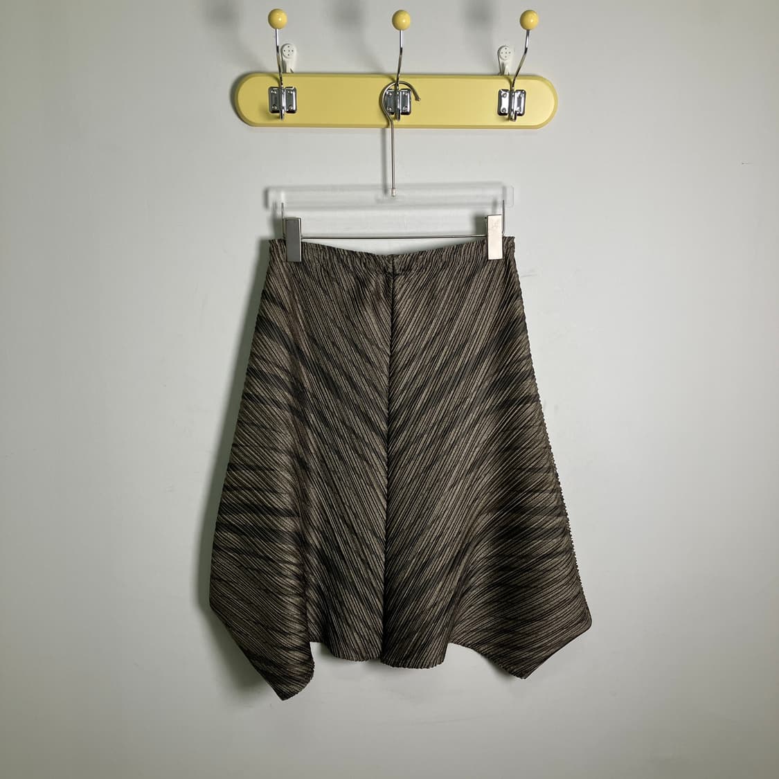 이세이미야케 브라운 링클 미디 스커트  상품이미지2