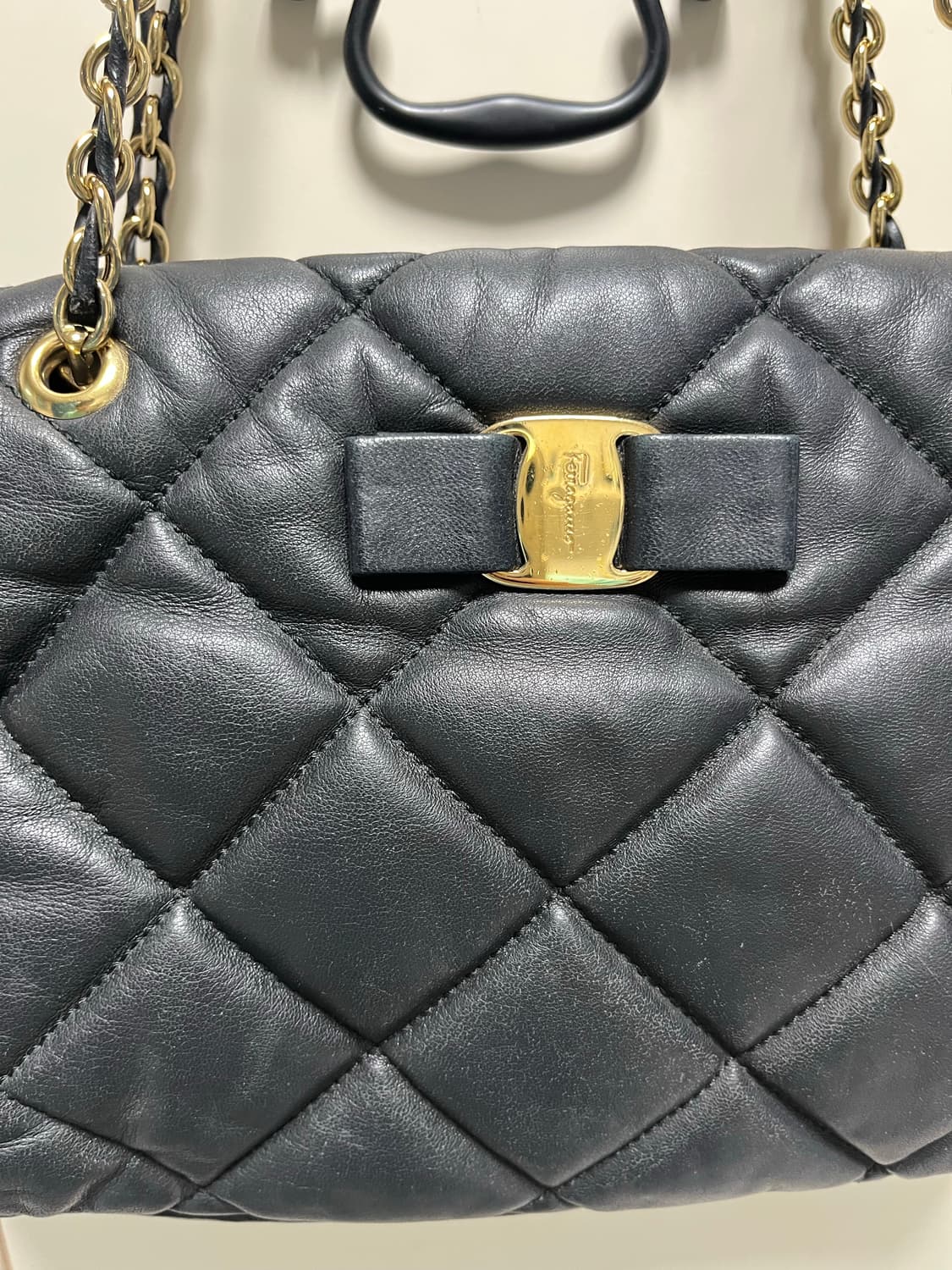 페라가모 퀄팅 체인 숄더백 블랙 상품이미지2