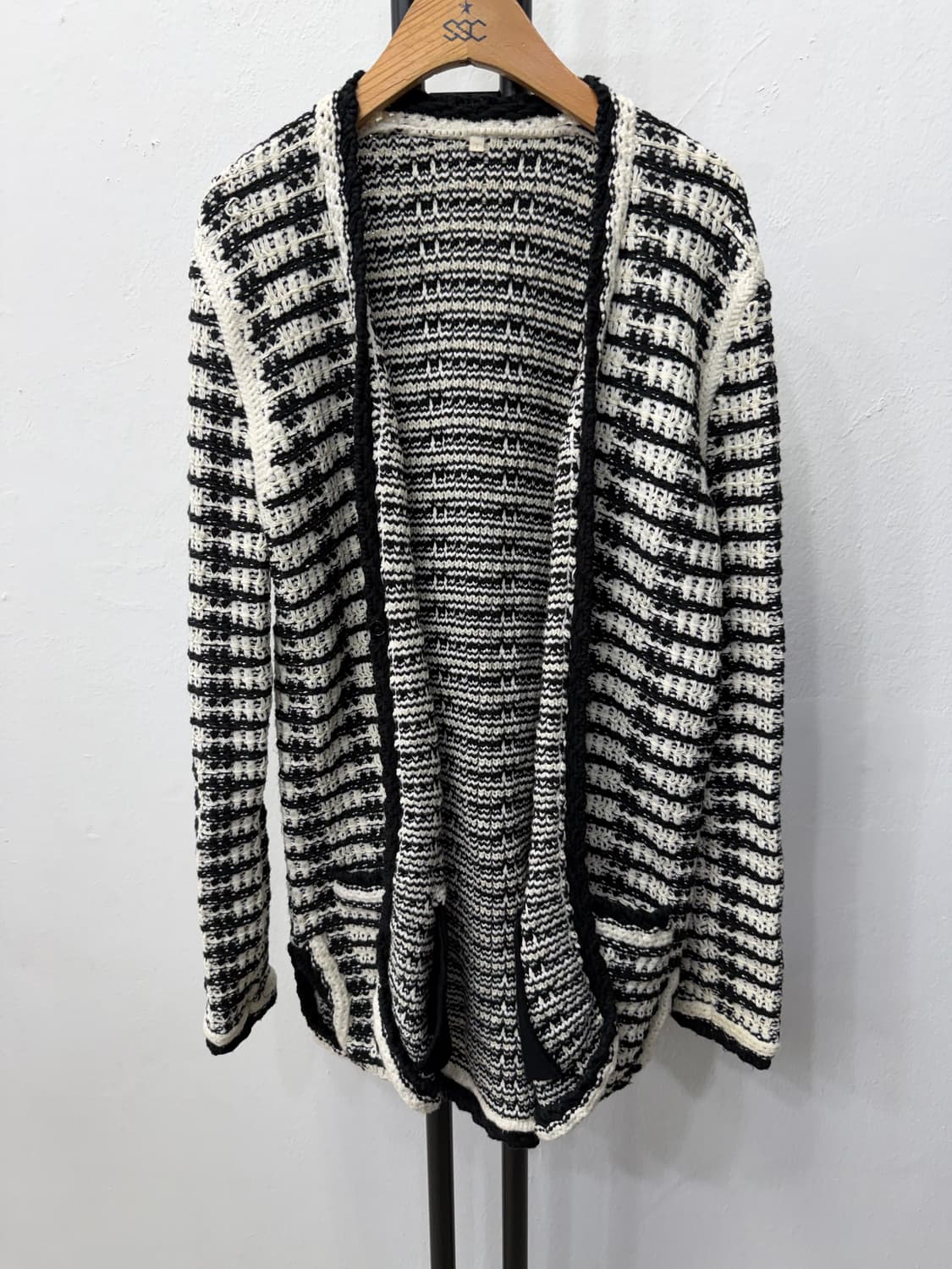 정품) 마쥬 오픈식 블랙 화이트 패턴 니트 가디건 1 상품이미지1