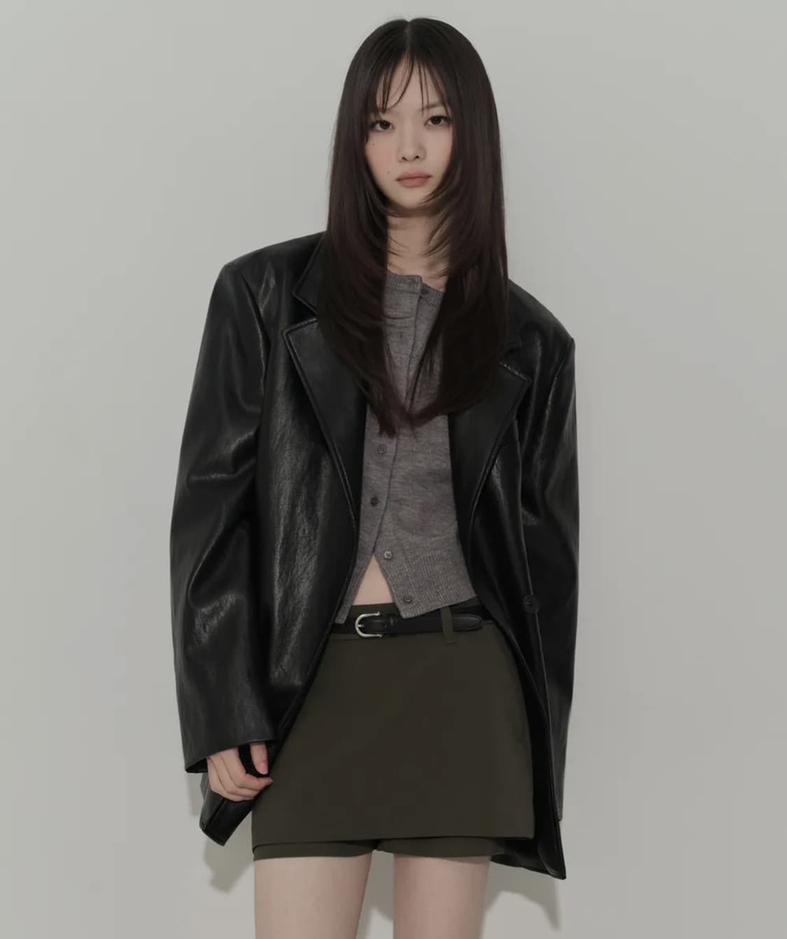 무신사 우먼즈 신세틱 레더 오버 숄더 오버사이즈 블레이저 [블랙] 상품이미지1