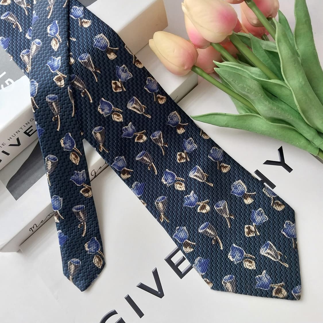 지방시 네이비 플라워 모티브 넥타이 9.6cm S~A+등급 K2758
 상품이미지4