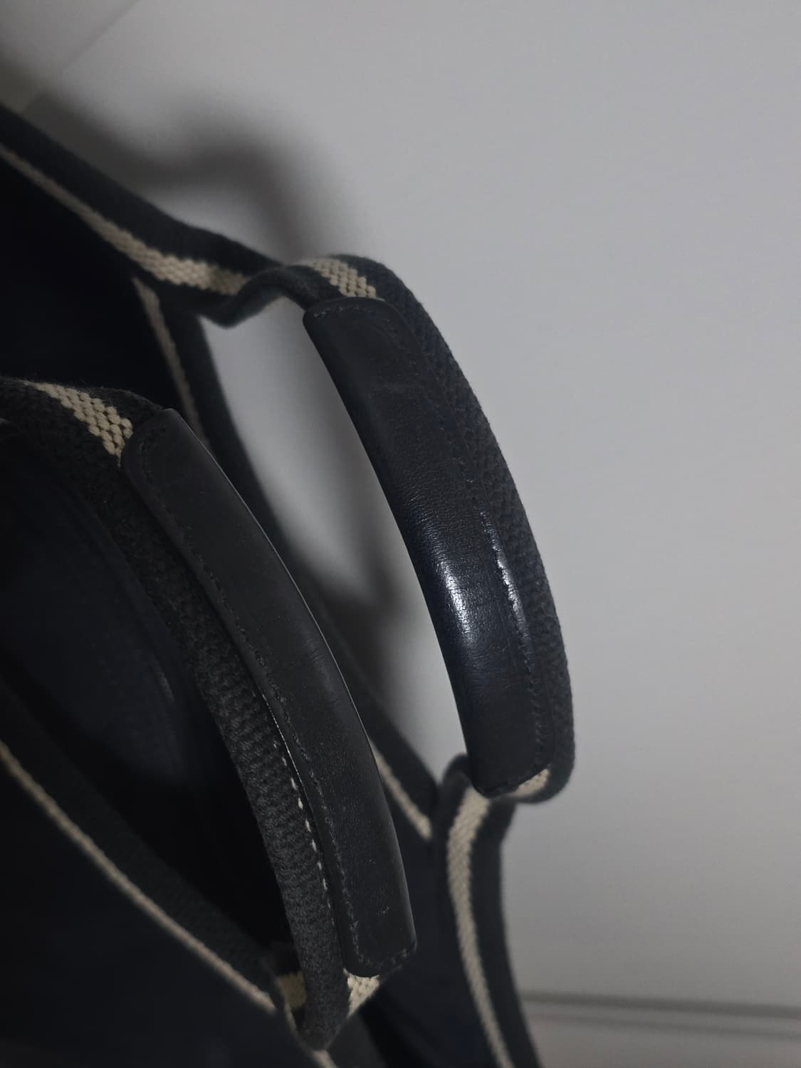 Agnes B 아네스베 블랙 나일론 토트백 상품이미지3