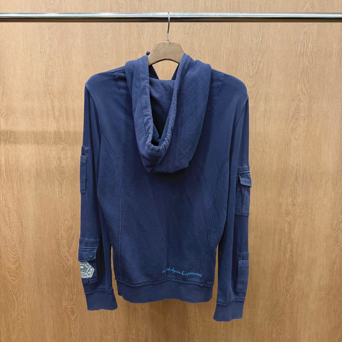 디젤 후드 집업 워싱 소매 카고 포켓 지퍼 디테일 레귤러핏 네이비 상품이미지3