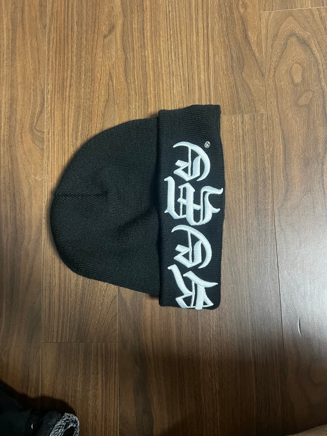 슈프림 뉴에라 블랙레터 비니 블랙 25ss 상품이미지3